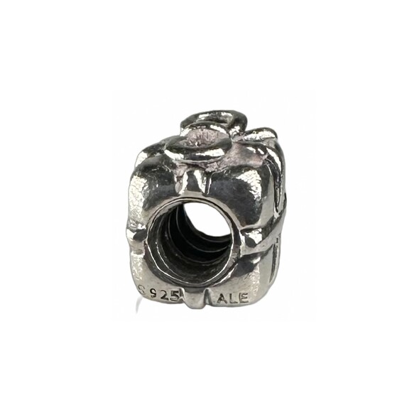 Pandora Silver Present Gift with Ribbon Bow (RETIRED) Authentic Charm #2 - Picture 3 of 4